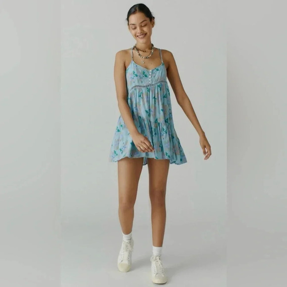 Urban Outfitters Dresses & Skirts - URBAN OUTFITTERS Georgia Tiered Floral Loose Strappy Back Dress Large